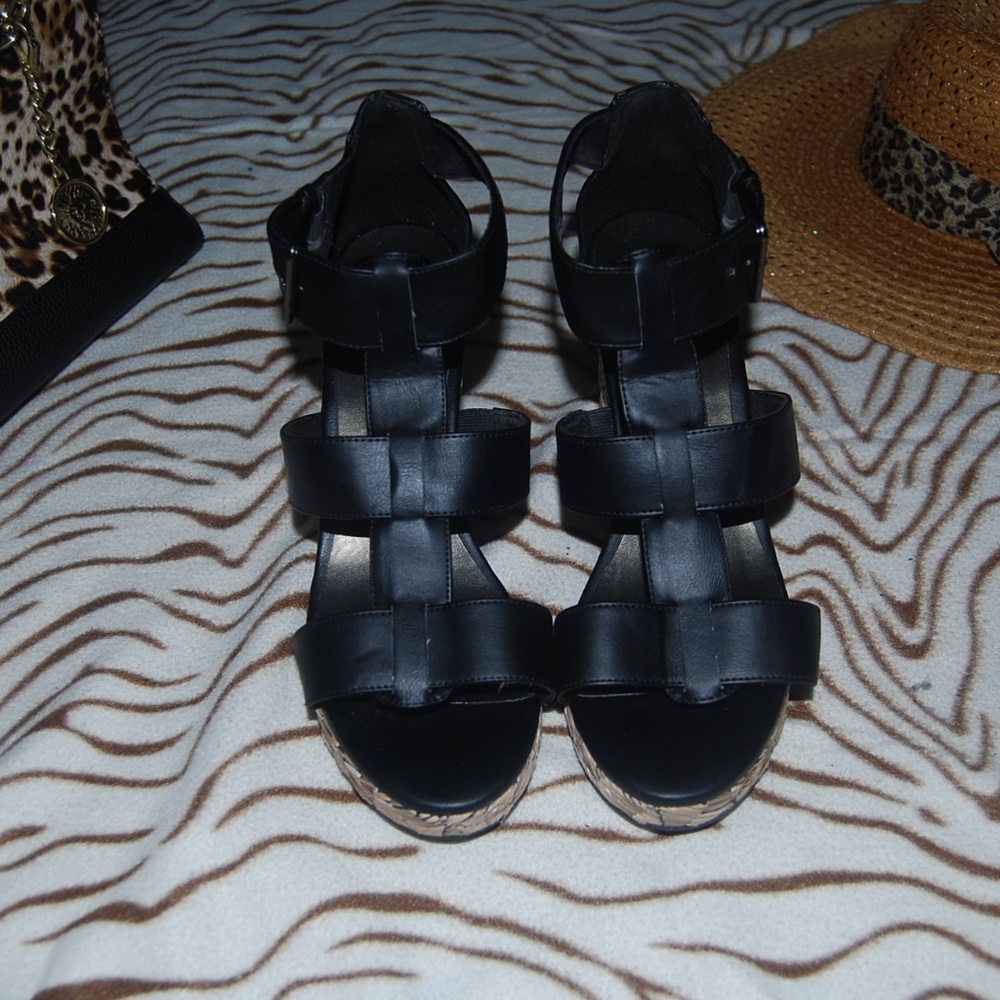 Black Wedges